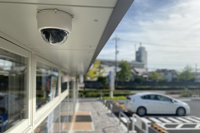 ドーム型ネットワークカメラを設置した写真