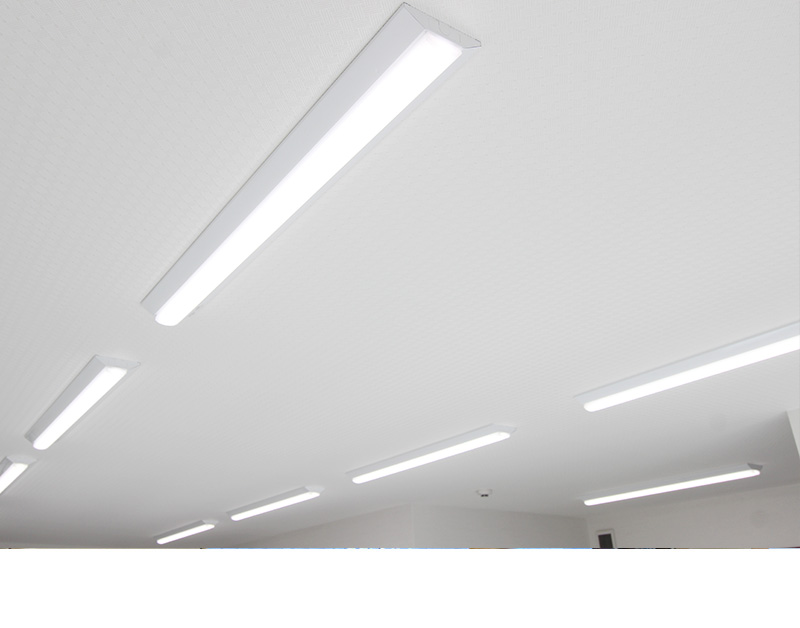 LED照明工事は新日通へお任せください。 天井のLED照明写真